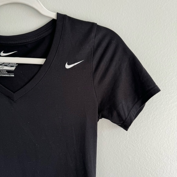 Nike Women’s The Nike Tee Athletic Cut Size XS - Picture 2 of 7